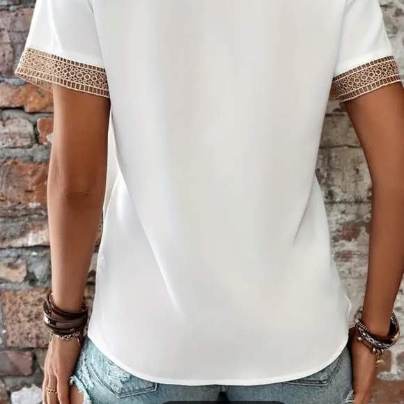 NWOT White Boho V-Neck Top - Picture 2 of 3